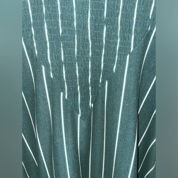 LulaRoe Forest Green Clara - Picture 3 of 7